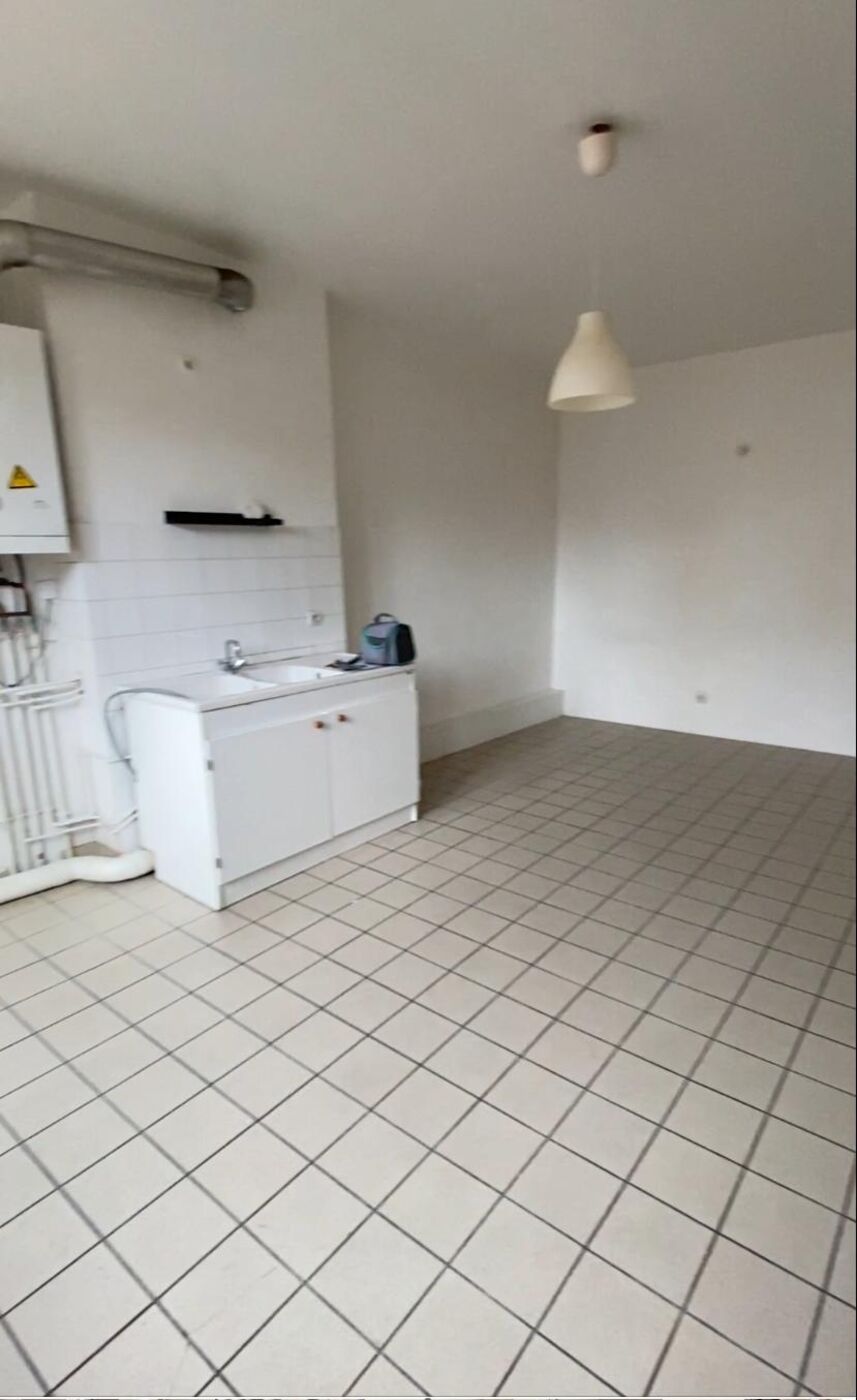 Appartement avant travaux — carrelage et cuisine d'origine